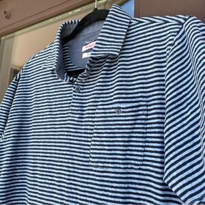 johnnie-O Hangin’ Out Blue/Navy Blue Stripes Linen Pocket Polo M